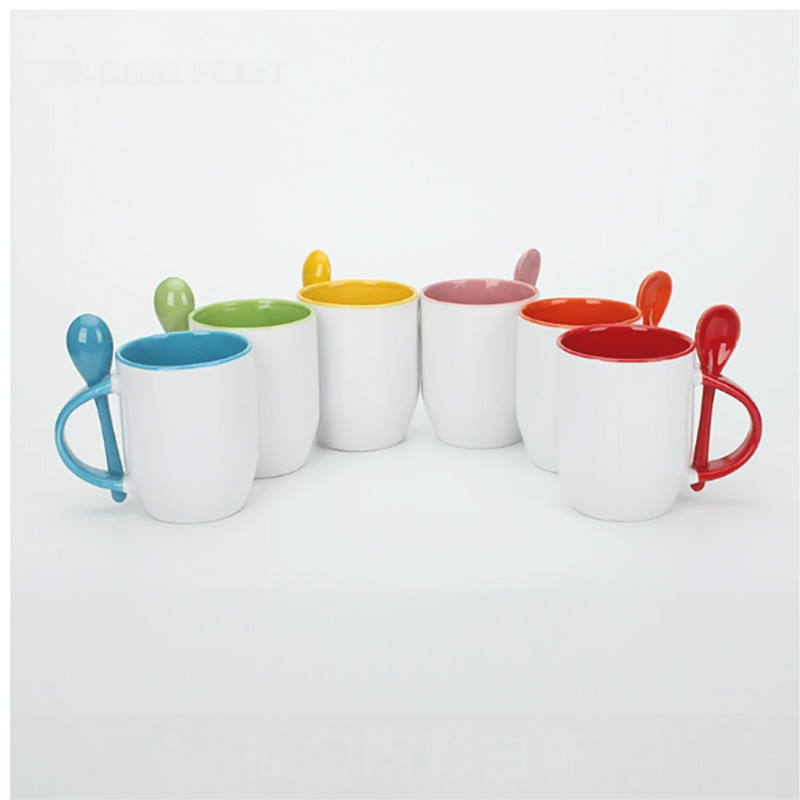 Sublimation Mug White - 2個入り昇華用白マグカップ、クリエイティブな内側カラー、白いカップ、スプーン付き、セラミック製ミルクカップ、DIYプリント写真入りギフト、320ML